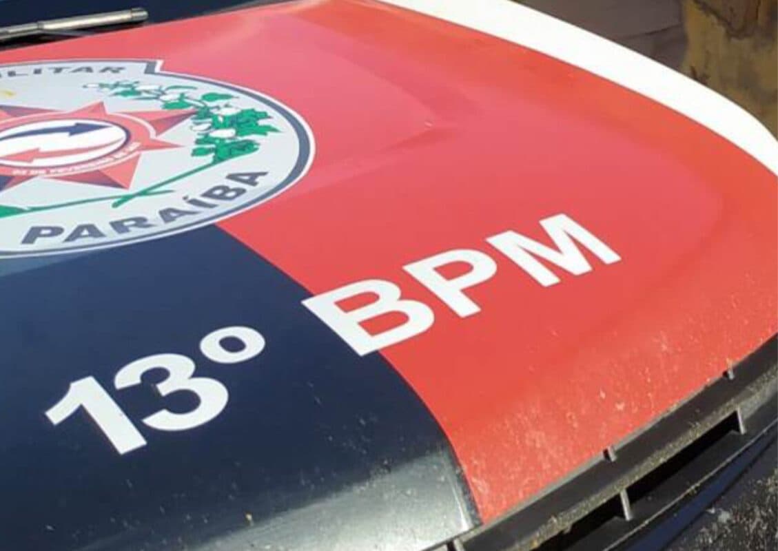 Polícia prende suspeito de atear fogo em homem que dormia em praça em Coremas