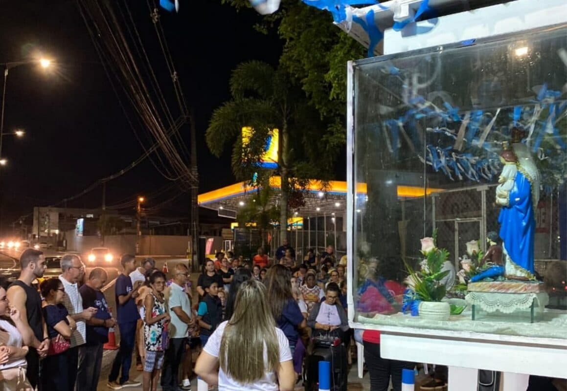 Fiéis fazem Terço da Santinha, na Dom Pedro II, em preparação para Romaria da Penha