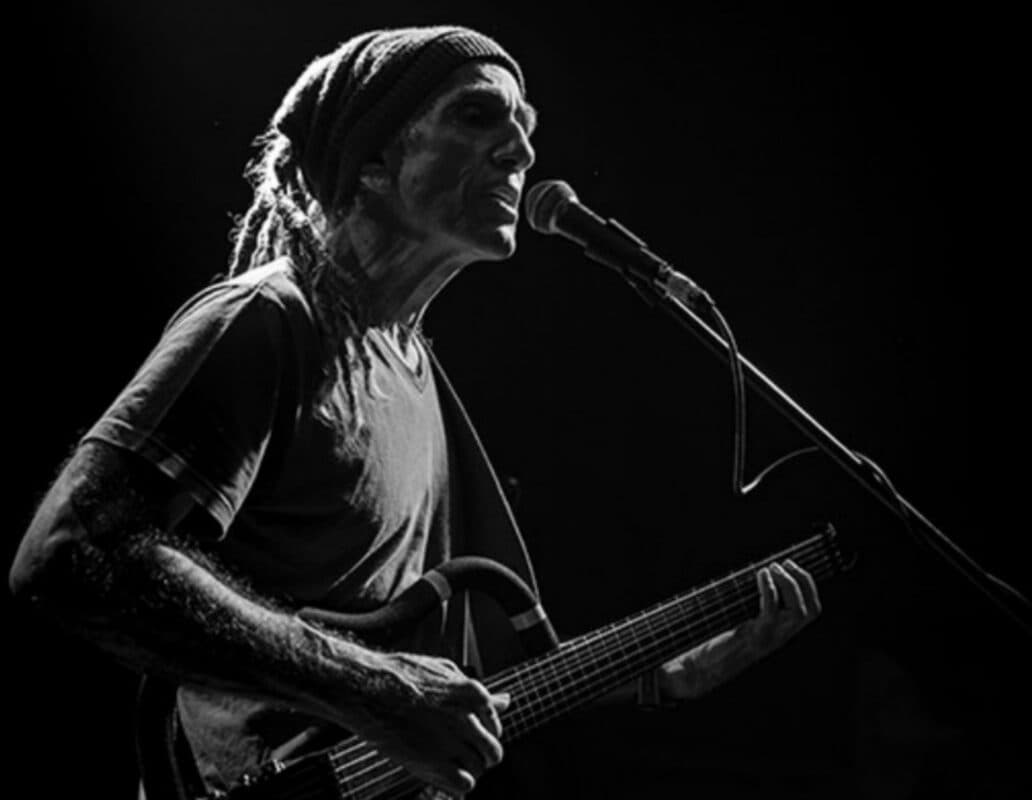 Morre na Alemanha cantor e compositor paraibano Ivan Santos, vencedor do Grammy