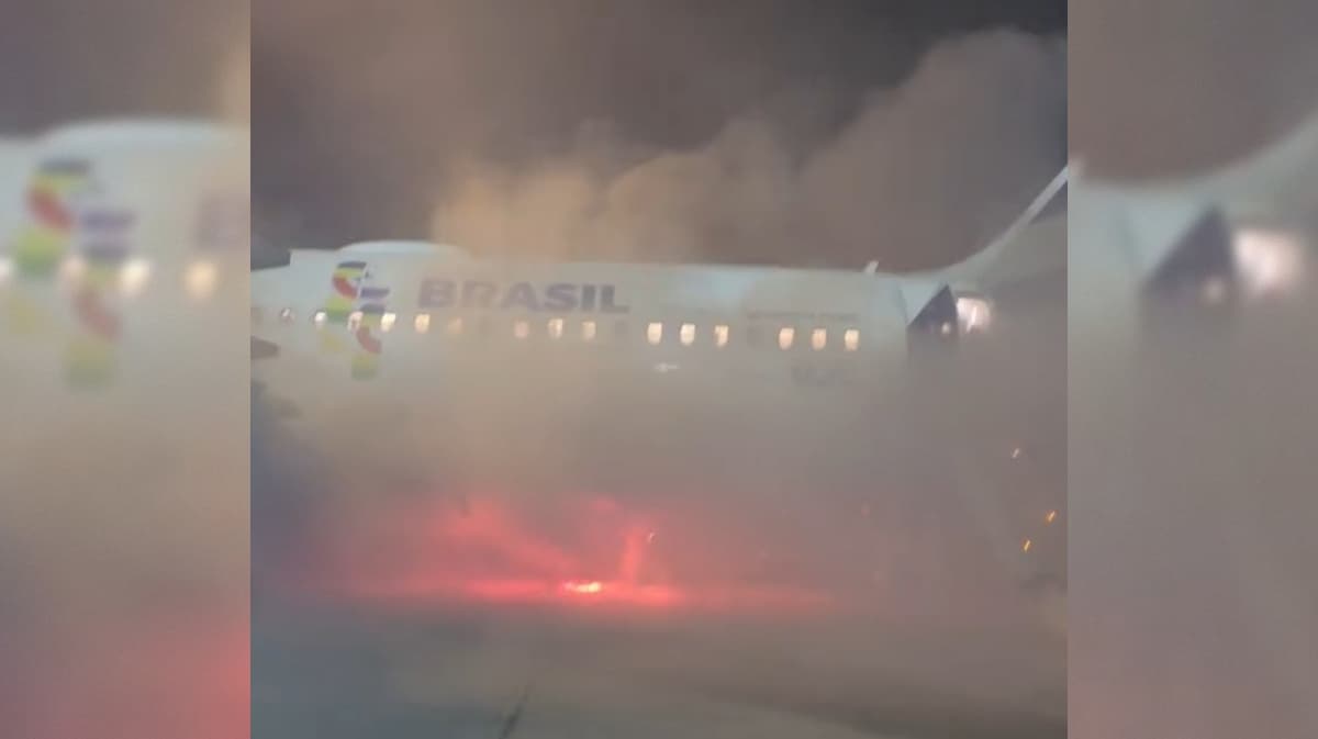 Passageiros de avião são retirados às pressas após incêndio em veículo de bagagens