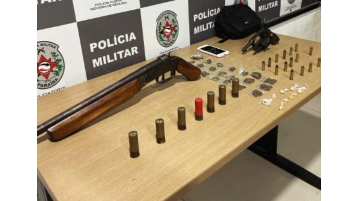 Polícia apreende armas, munições e drogas em comunidade de João Pessoa