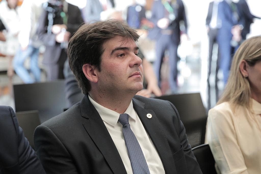 Eduardo Carneiro critica Cícero Lucena por ter abandonado João Pessoa para fazer campanha eleitoral