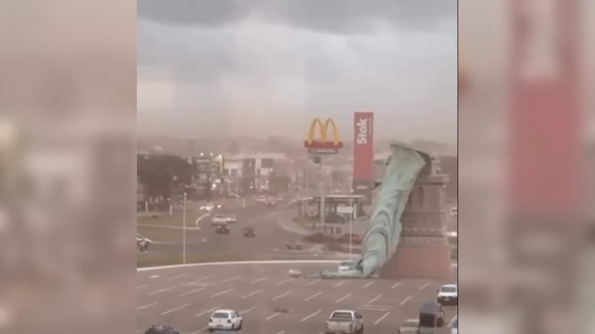 Estátua da Havan desaba após ventania em Porto Alegre
