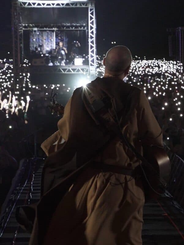 Frei Gilson se apresentou em João Pessoa. (foto: reprodução/instagram/@freigilson_somdomonte)