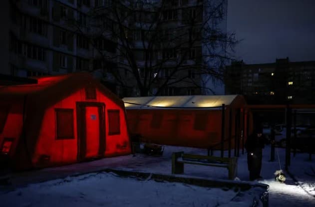 Ataque da Rússia na Ucrânia deixa 1 morto, feridos e mais de 6 mil prédios sem aquecimento