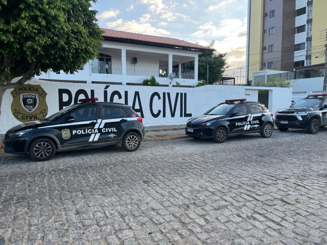 Polícia prende técnica de enfermagem por exercício ilegal da profissão em exames de audiometria, em Patos