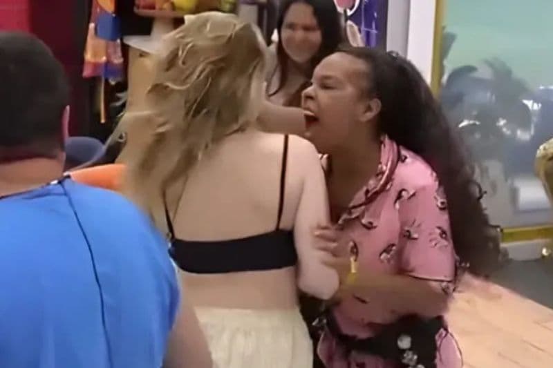 Sol Veiga é expulsa do BBB 26 por agressão física
