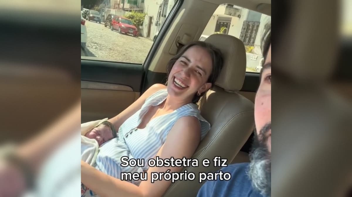 Obstetra conduz o próprio parto dentro de carro no trajeto para o hospital