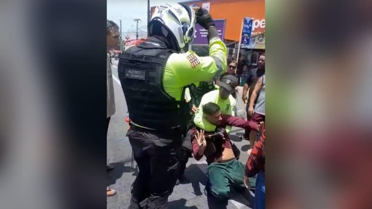 Agente da Semob João Pessoa é acusado de agredir motoboy; condutor foi imobilizado com 'mata-leão'