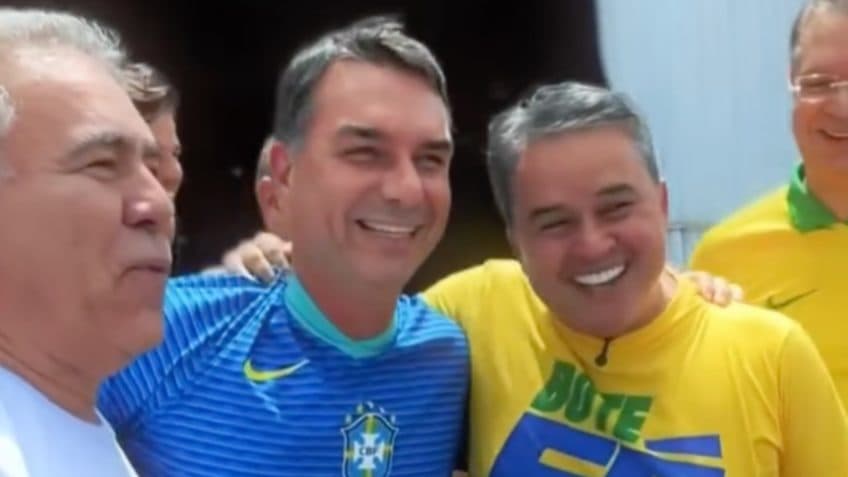 Flávio Bolsonaro confirma presença no São João de Campina Grande em julho, diz Efraim Filho