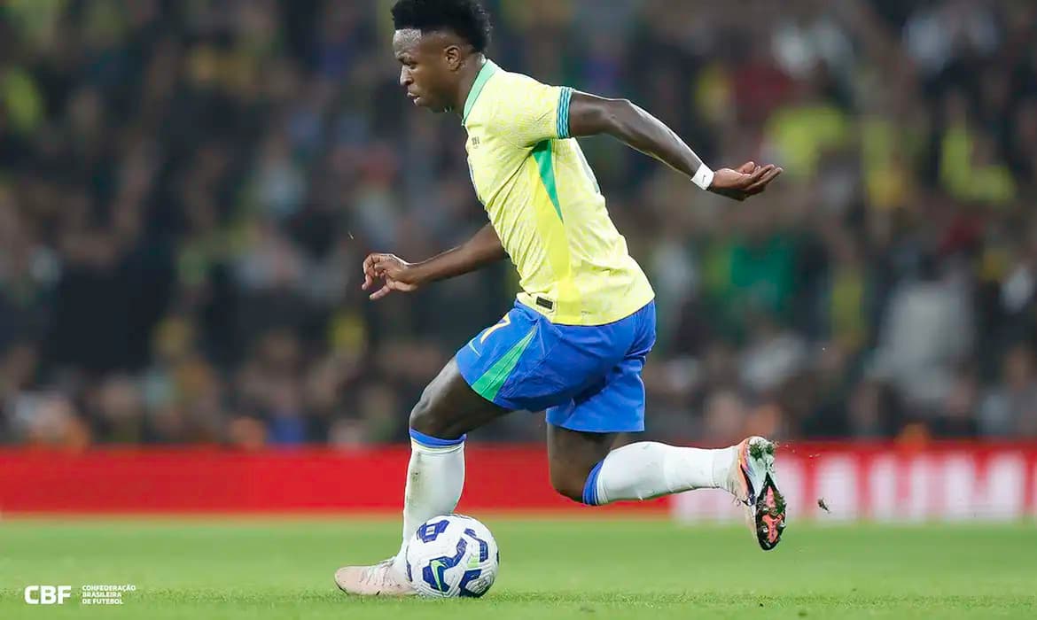 Mesmo com um jogador a mais, Seleção Brasileira perde amistoso contra França por 2 a 1