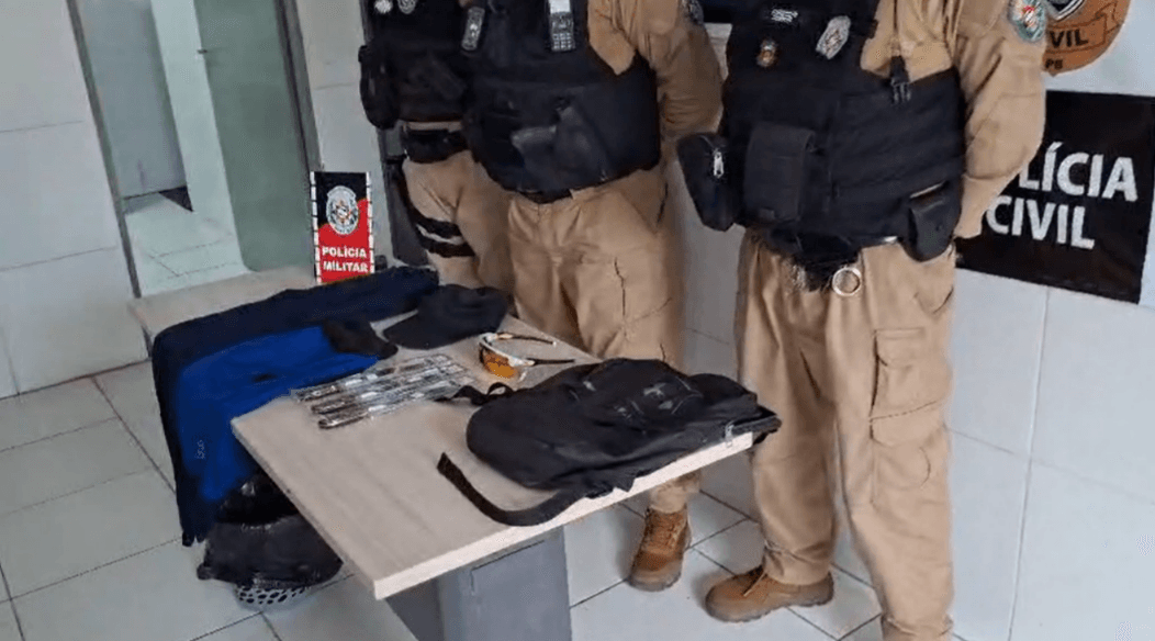 Homem é preso em flagrante após furtar roupas, facas e objetos de loja no Centro de Cazajeiras