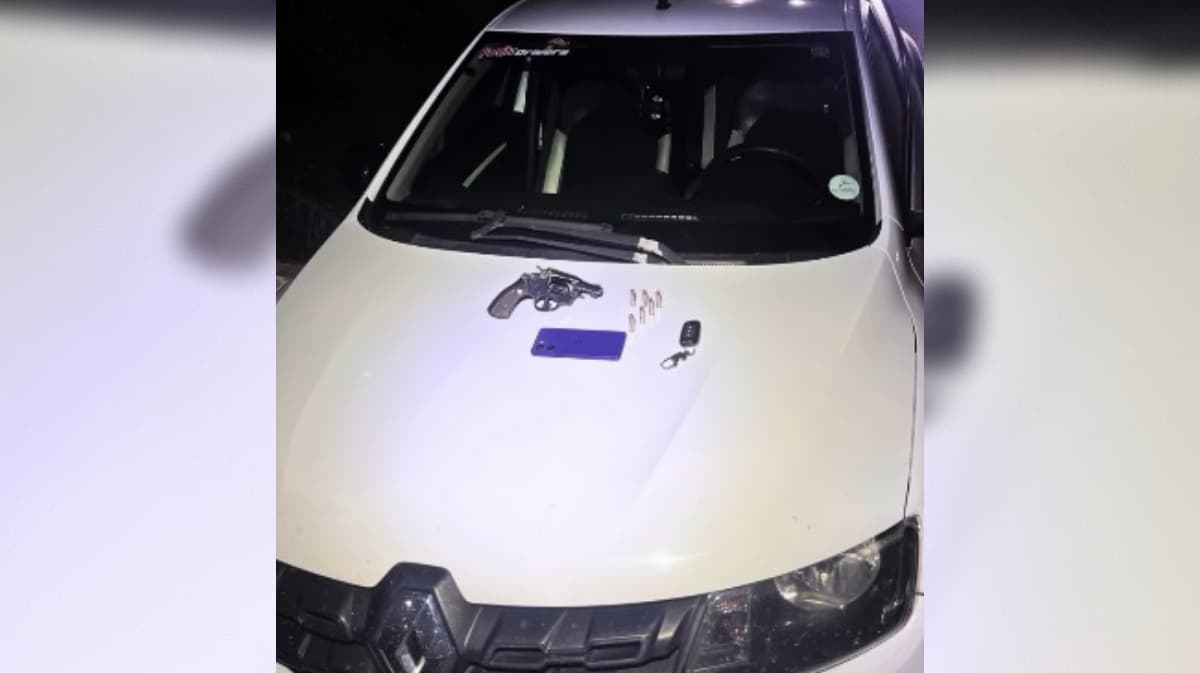 Suspeitos são presos  e carro roubado é recuperado em Santa Rita