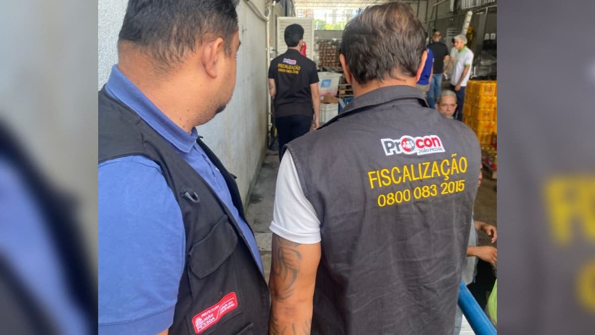 Supermercado é autuado e 56 quilos de frango sem validade são apreendidos no Aeroclube