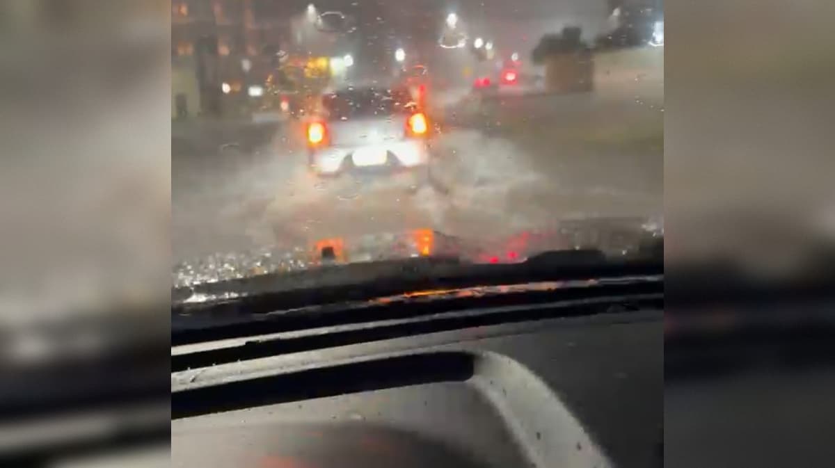 Avenida no Bessa registra pontos de alagamentos durante chuvas em João Pessoa