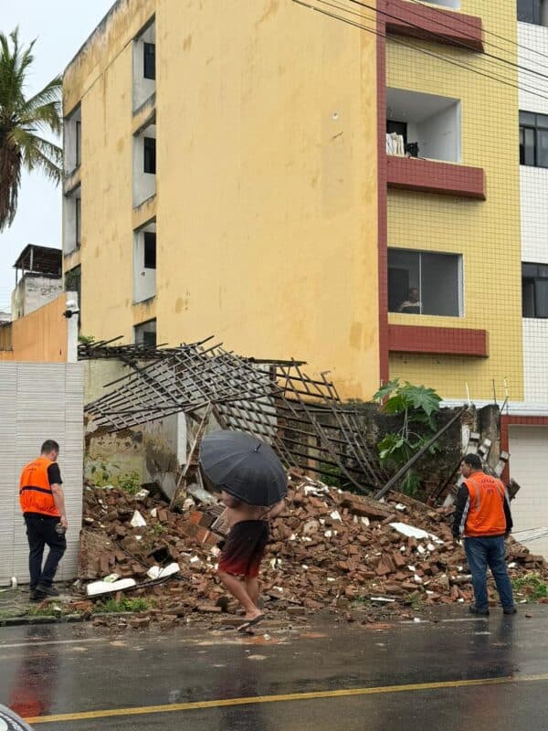 Campina Grande registra desabamento de imóvel, alagamentos e risco de deslizamentos devido às chuvas