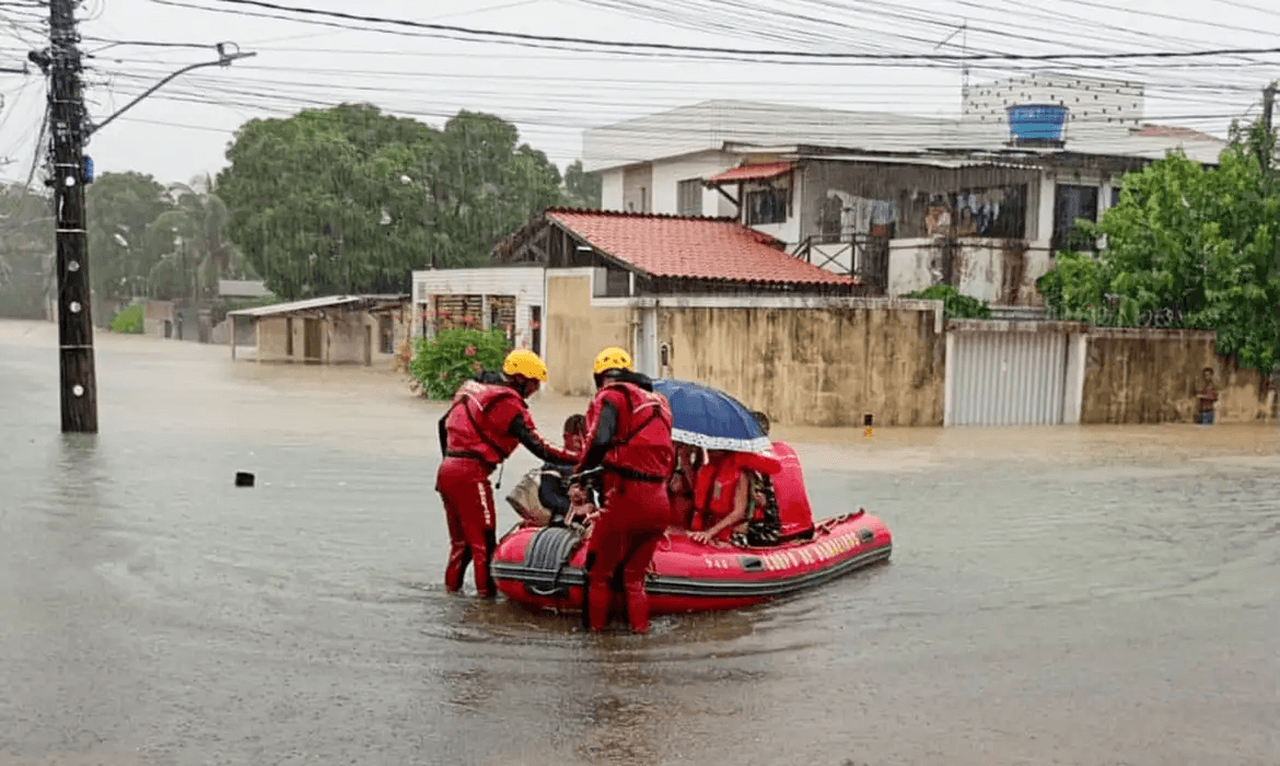 Tempestades em PE deixam 4 mortos e mais de mil desalojados