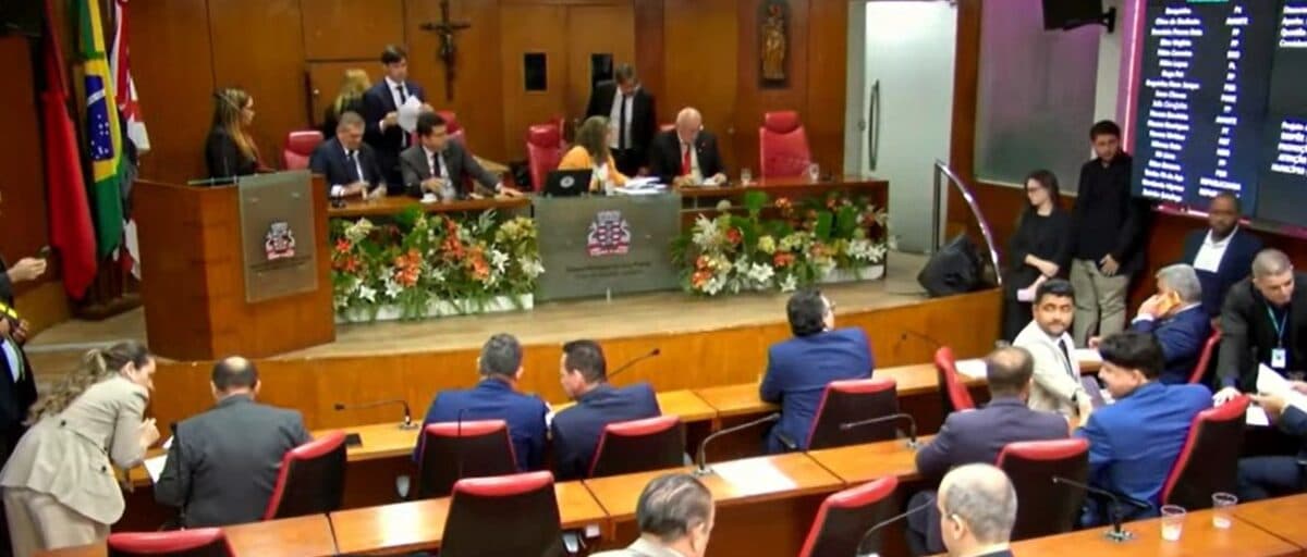 Após debate acalorado e pedido de vistas na CMJP, votação de projeto sobre liberdade religiosa é adiada