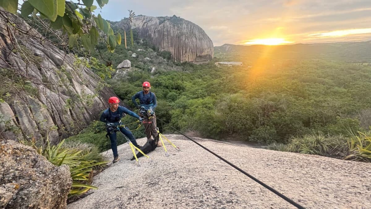 Após intervenção, prática de rapel é liberada no Parque Pedra da Boca