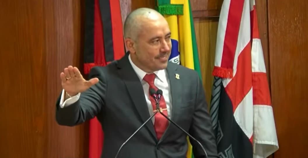 Eder da Jampa toma posse na Câmara de João Pessoa em substituição a Durval Ferreira