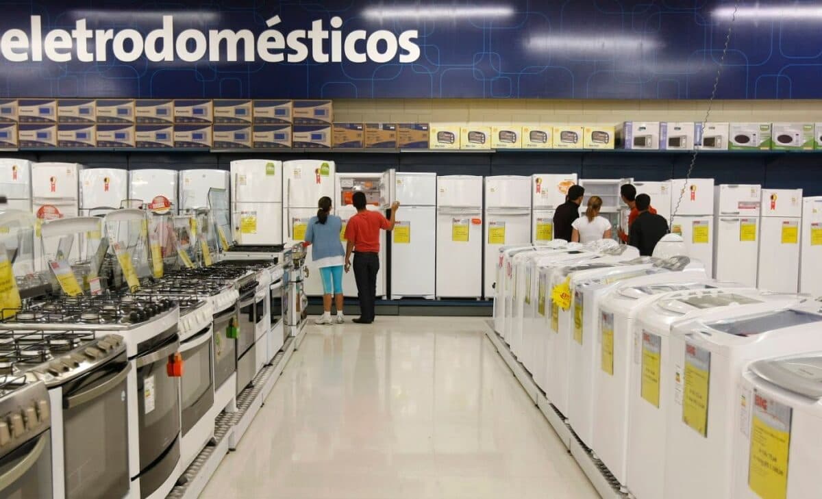 Lucas Ribeiro veta projeto que obrigava lojas a custear frete de móveis e eletrodomésticos na Paraíba