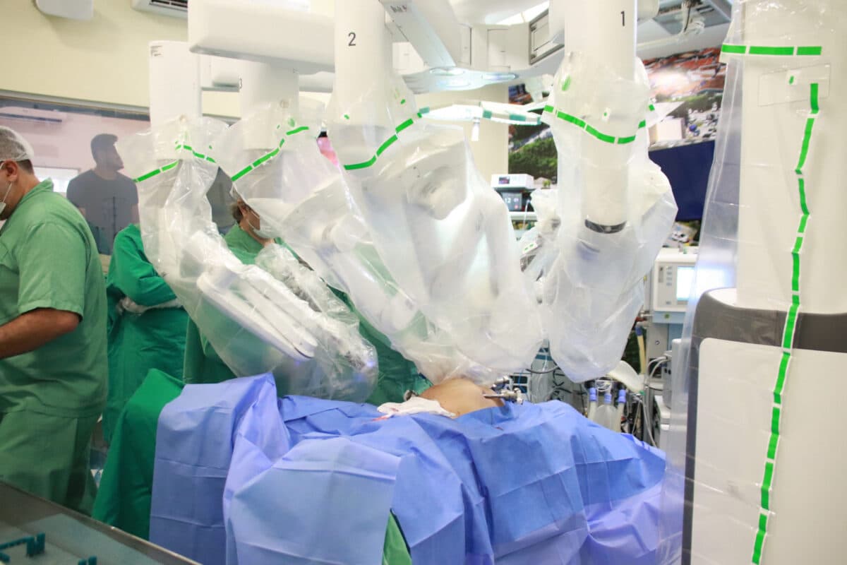 Paraíba amplia cirurgias robóticas para pacientes com câncer no trato digestivo