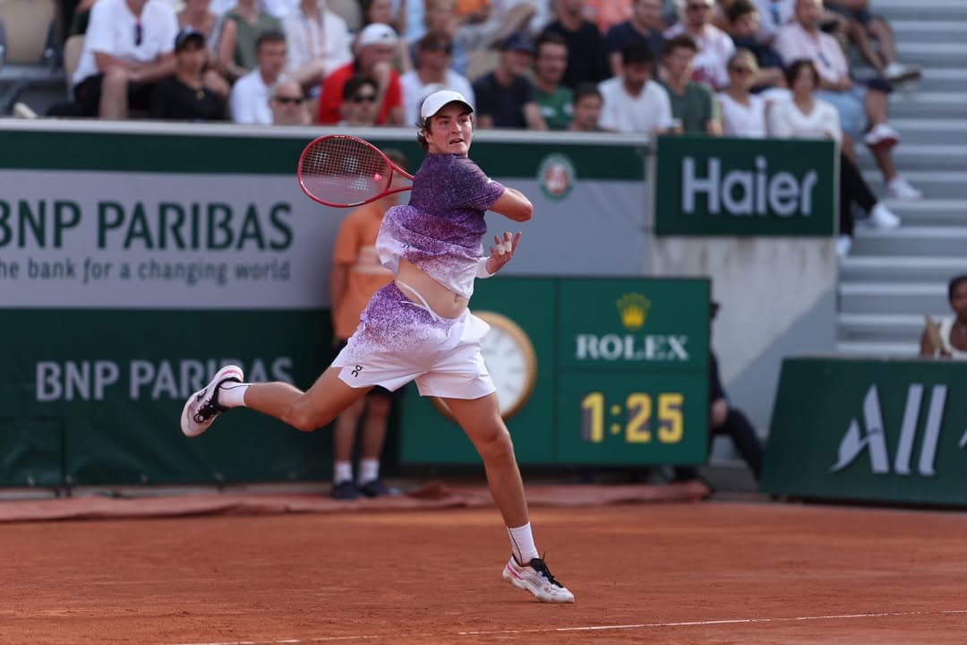 João Fonseca alcança virada histórica e vence Novak Djokovic