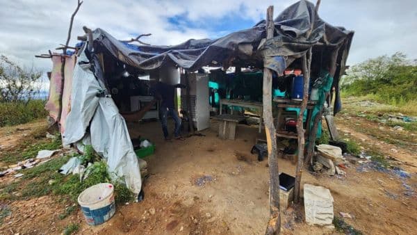 Mais de 60 trabalhadores são resgatados em condições análogas à escravidão no município de Várzea
