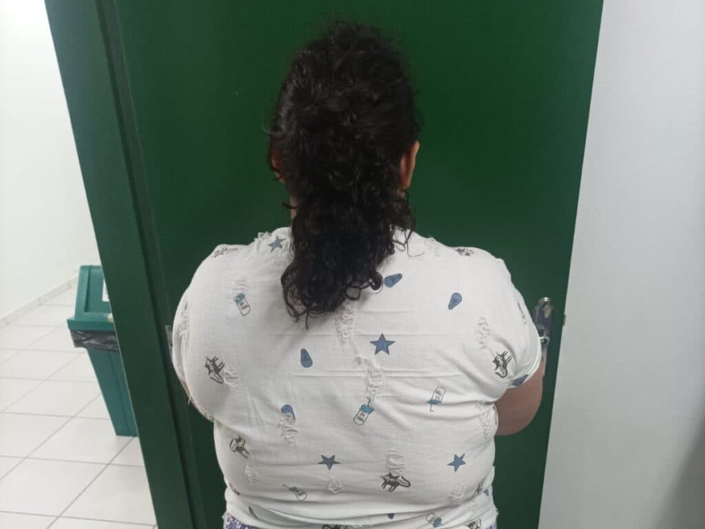 Mulher de 37 anos é presa após fingir ser criança de 12 e enganar família