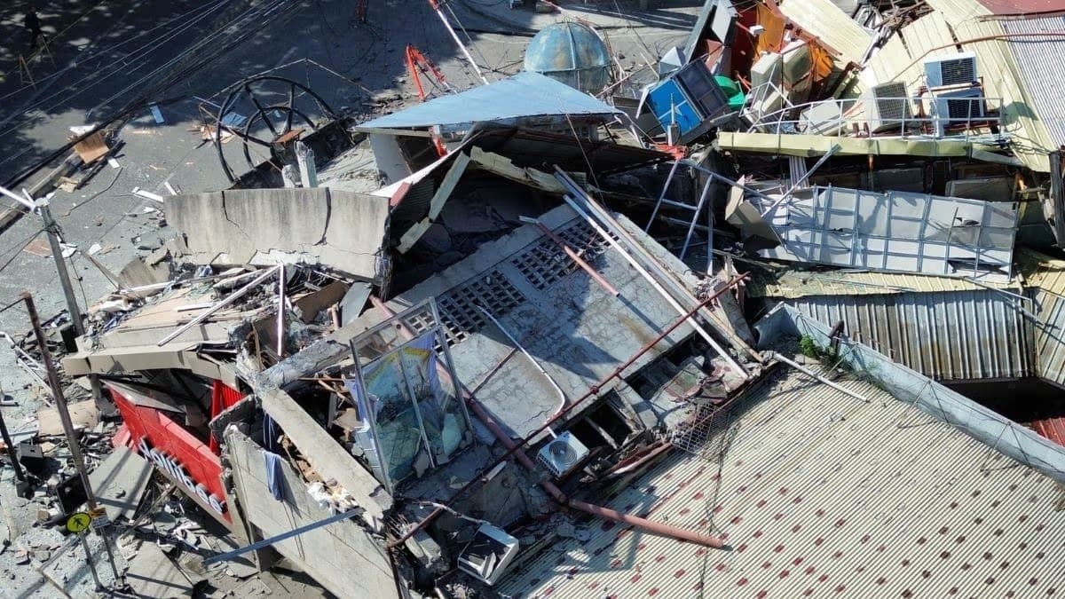 Terremoto de magnitude 7,8 derruba prédios nas Filipinas