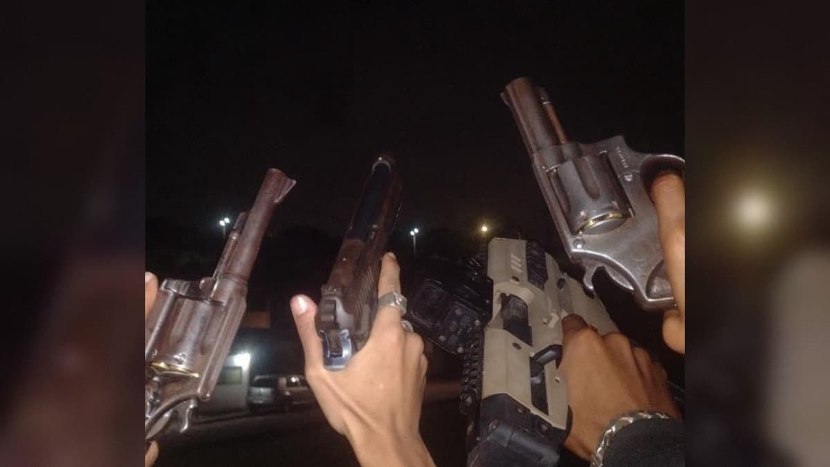 Vídeos registram supostos criminosos soltando fogos e exibindo armas em comunidade de Cabedelo