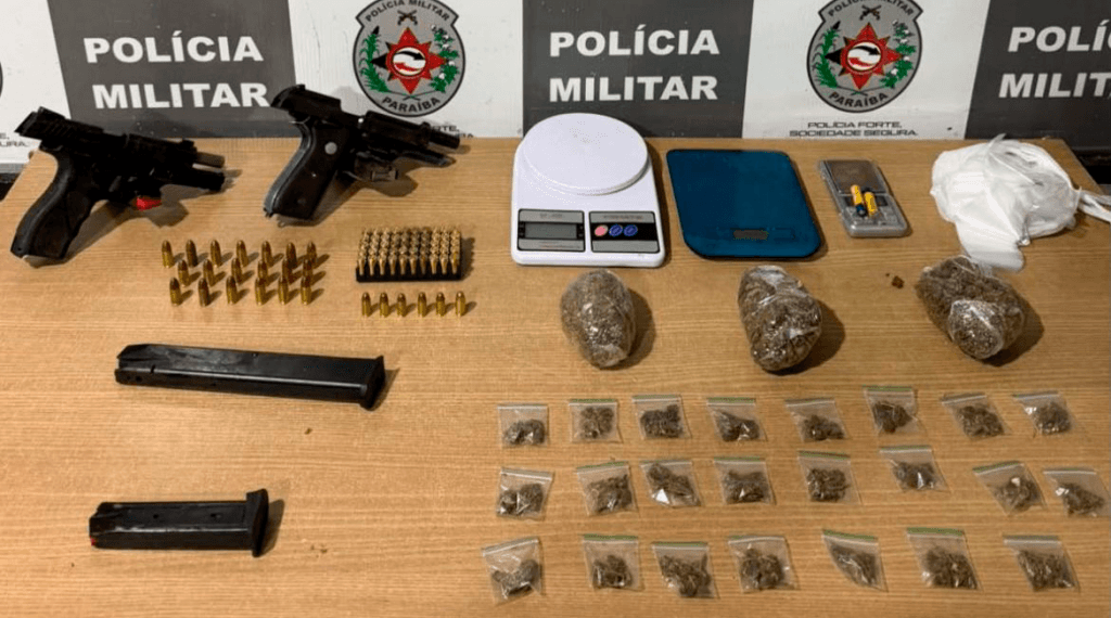 Armas de fogo e drogas são apreendidas no bairro de Mandacaru