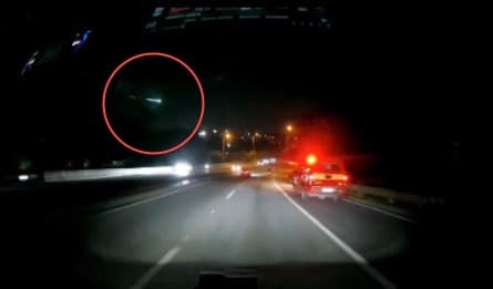 Facho luminoso cruza o céu de João Pessoa e assusta casal em carro: 'será que é ET?'