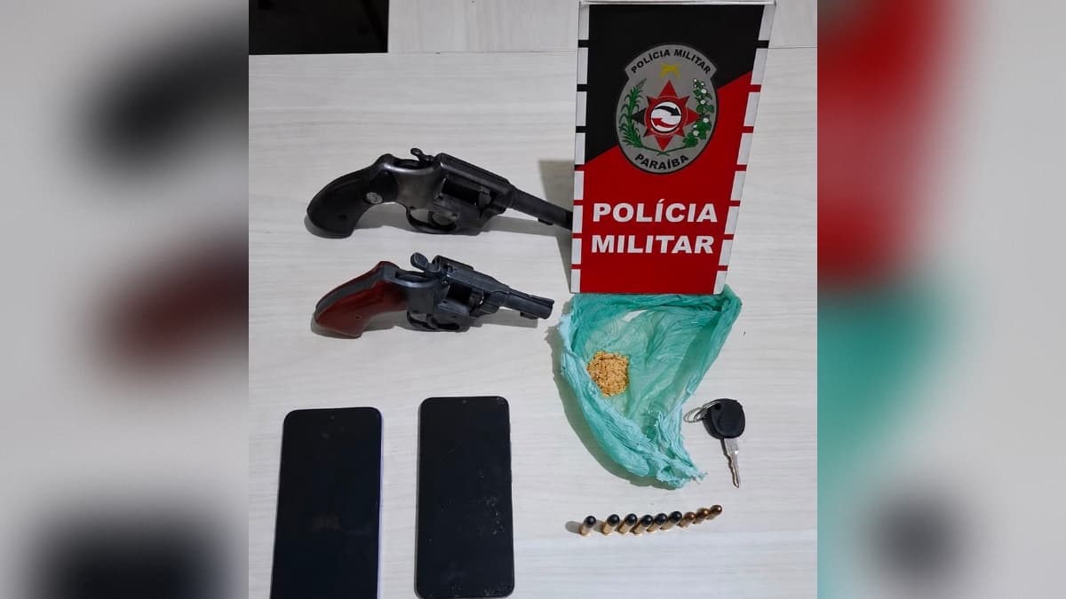 Dois homens são presos e duas armas apreendidas após veículo tentar fugir da abordagem policial em Cajazeiras