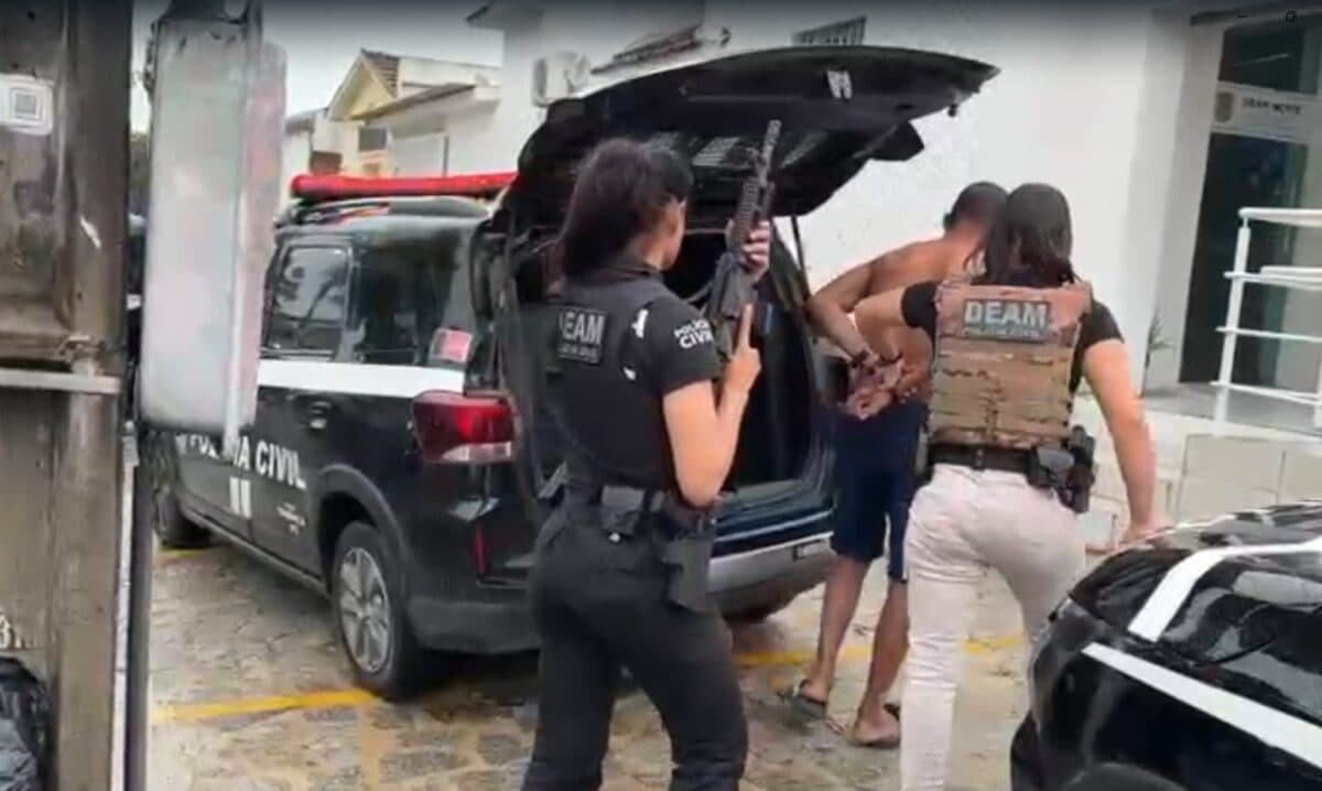 Polícia prende homem que jogou gasolina na casa da ex-companheira em João Pessoa