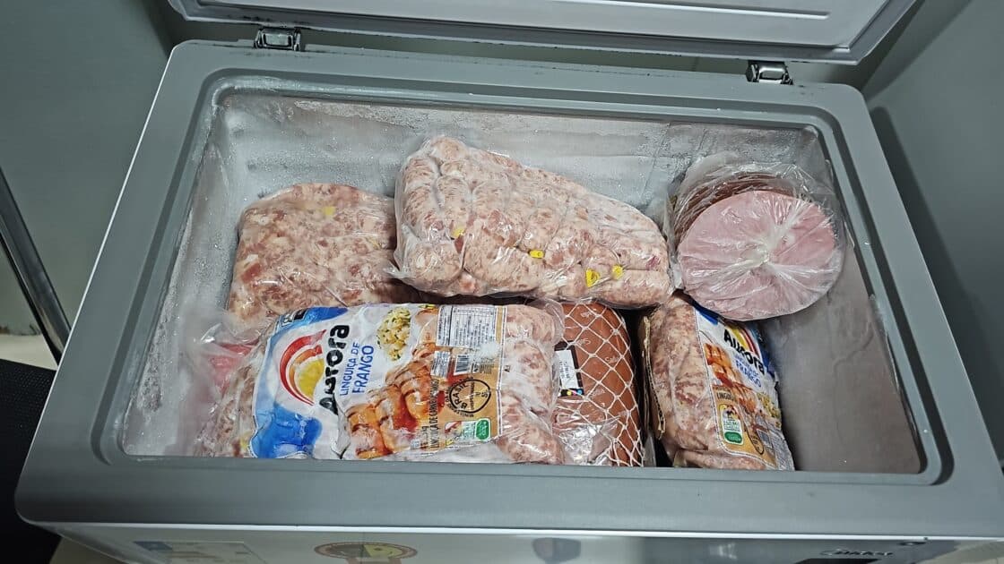 Procon apreende mais de 120 produtos vencidos durante fiscalização em Campina Grande