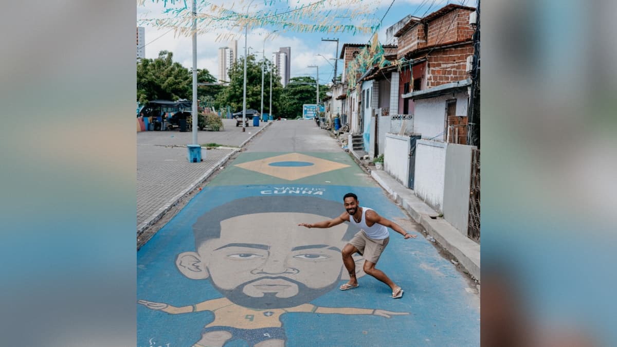 Matheus Cunha visita rua pintada em sua homenagem no bairro de São José