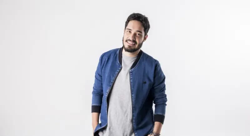 Humorista Diogo Almeida apresenta show de comédia 'Professores no Limite', em João Pessoa