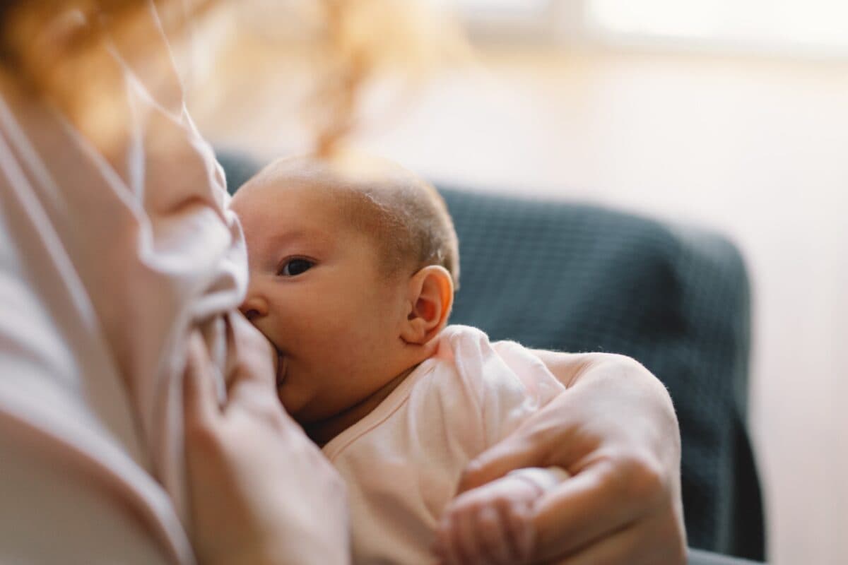 Da amamentação à chupeta, 4 cuidados que fazem diferença na saúde bucal do bebê