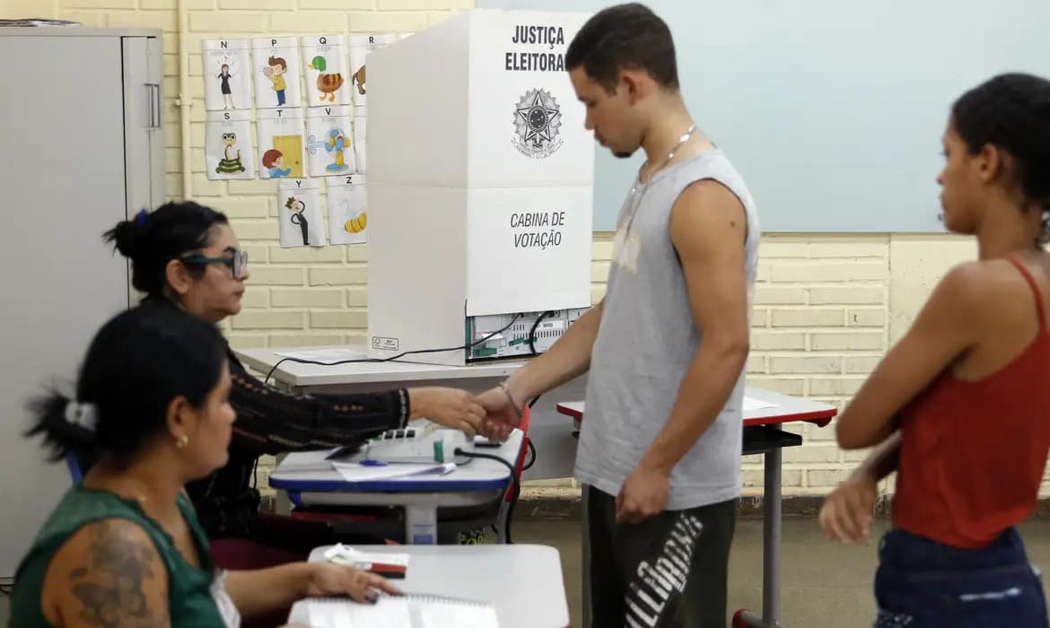 Com envelhecimento da população, número de eleitores jovens recua 22% em 16 anos