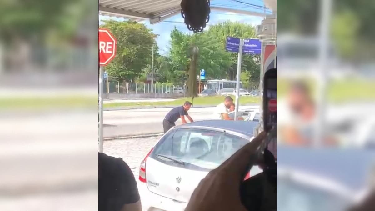 Camisa 10 do Botafogo-PB, Nenê é flagrado ajudando motorista a empurrar carro quebrado em João Pessoa