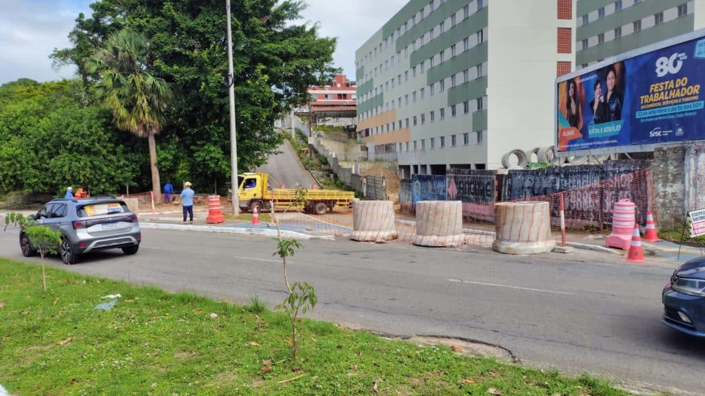 Serviço de drenagem provoca bloqueio de rua em Tambauzinho por 15 dias; veja nova rota