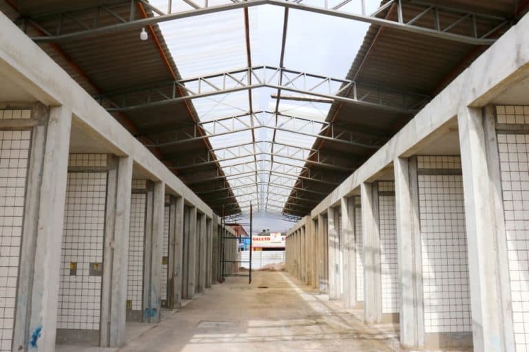 Obras do Mercado do Rangel devem ser concluídas até março de 2027, prevê Leo Bezerra