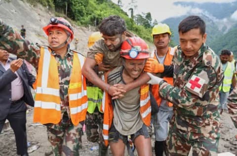 Avalanche no Himalaia: mortes passam de 1.300 e desaparecidos superam 5.000