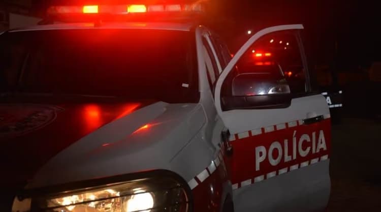 Criança de 10 anos denuncia maus-tratos contra irmão de 6 anos e pai é preso em São José de Piranhas