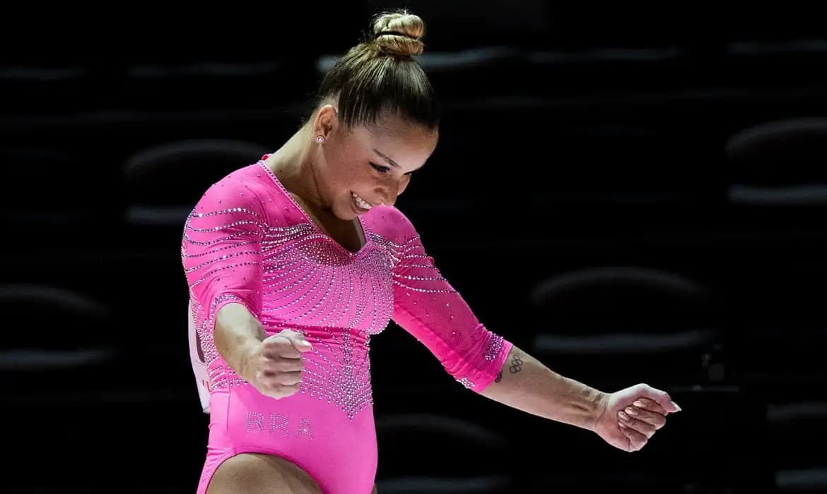 Flávia Saraiva é ouro nas assimétricas da Copa do Mundo de ginástica com pontuação de 13,366