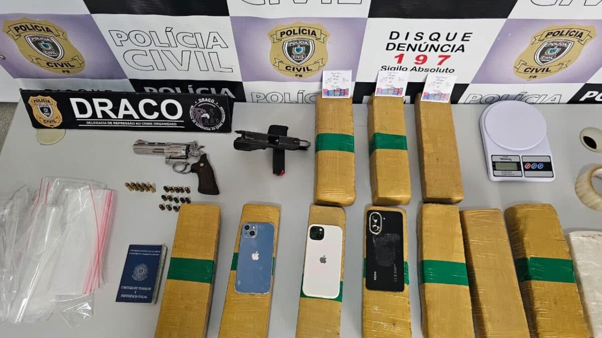"Irmãos do tráfico" são presos com cerca de 12 kg de drogas e armas de fogo em Campina Grande