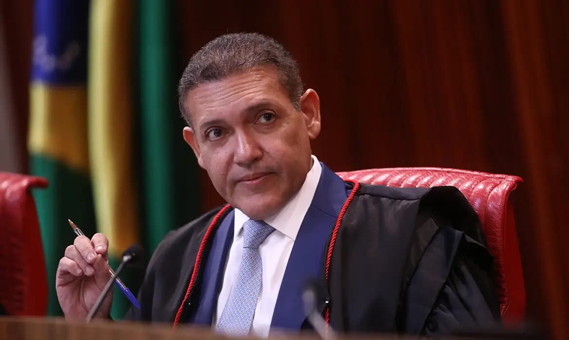 Nunes Marques determina área técnica do TSE apurar conteúdos do canal "Exército do Lula"