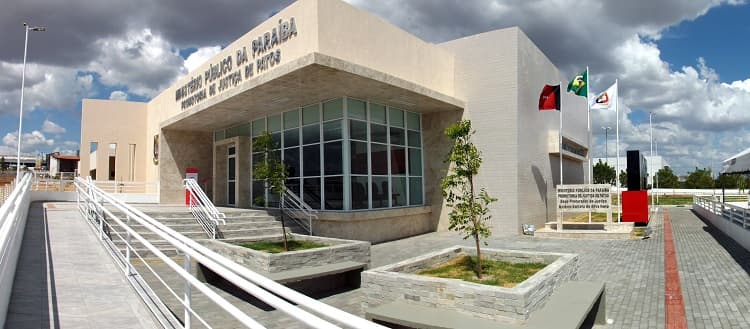  MPPB ajuíza ação contra prefeito e ex-secretária de Condado que cursava Medicina em tempo integral