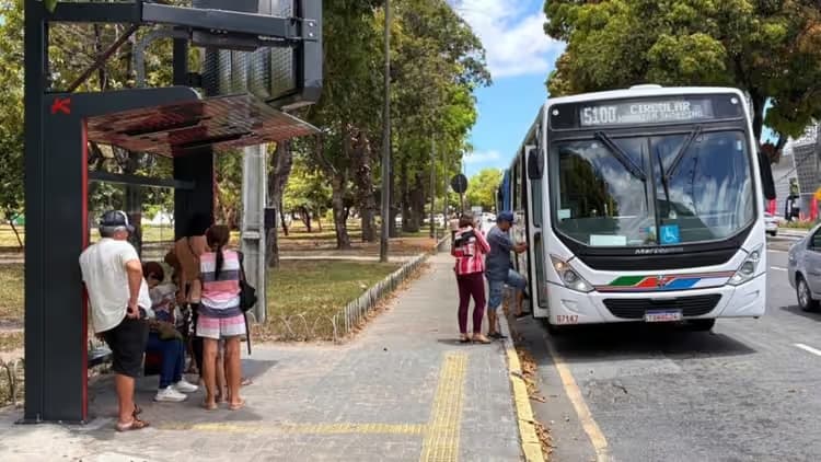 Após denúncias, Leo Bezerra determina apuração de atrasos em ônibus durante eleição em João Pessoa